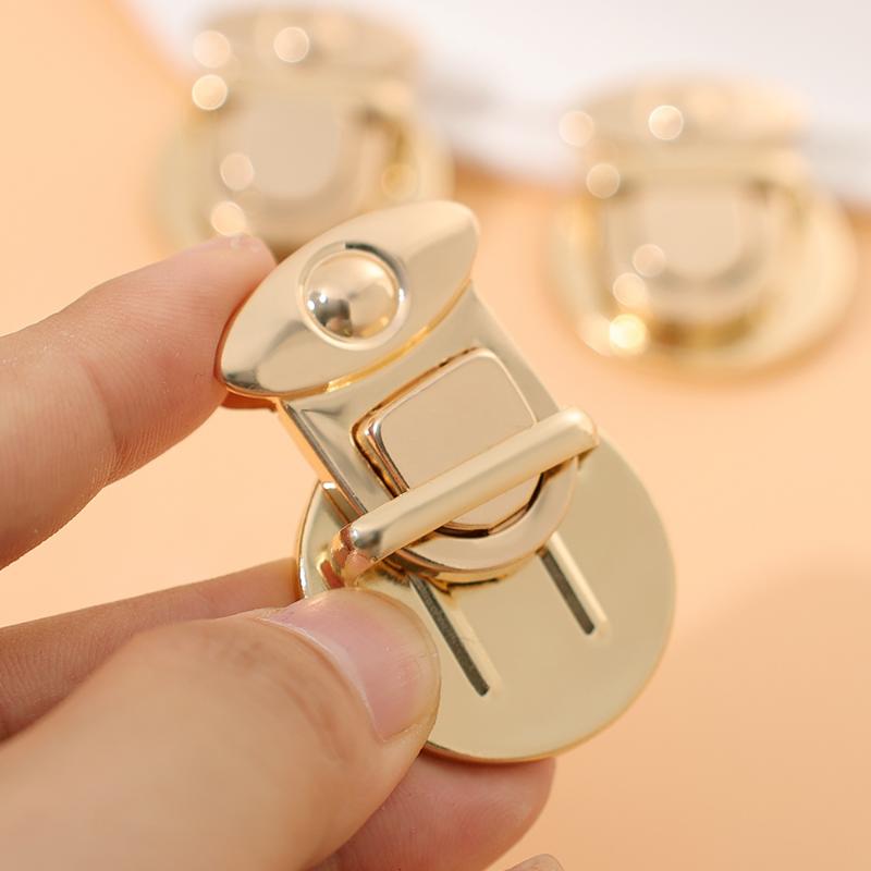 2pcs Women's Lock Clasp DIY Craft Hand Bags Clasp Catch Buckles Metal Snap Clasp Locks Wallet Fasteners Wallet Buckle Totes