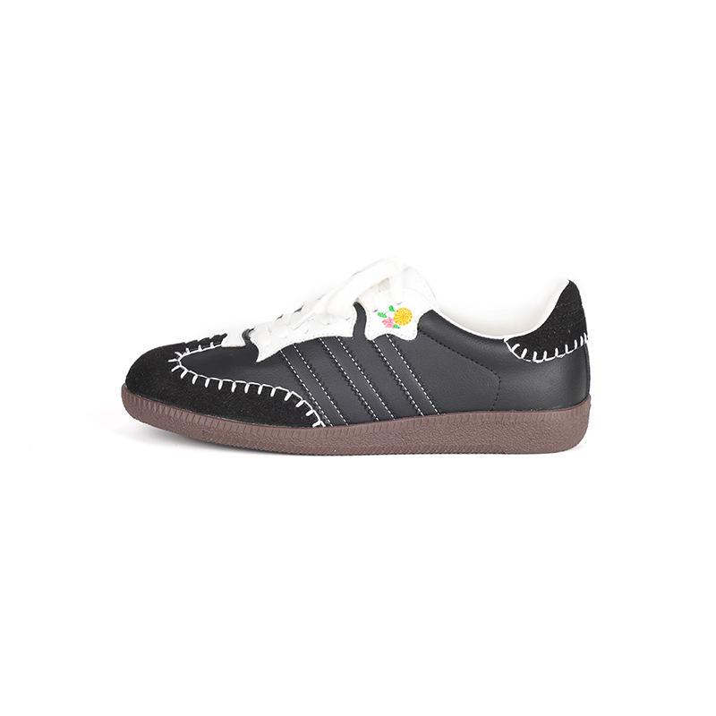 Retro German Training Shoes Women's Genuine Leather 2025 New Sports and Leisure Versatile Contrasting Color Embroidery Stitching Black and White White