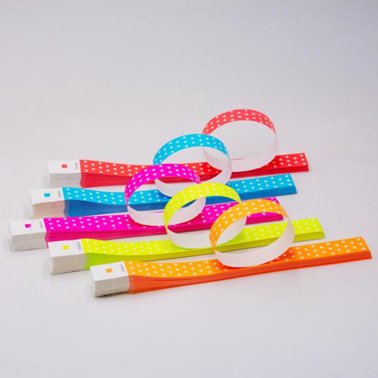 100 шт. Звездные одноразовые браслеты Синтетическая бумага Флуоресцентный браслет Водонепроницаемые Потостойкие браслеты для Парка аттракционов Концертов Мероприятий