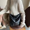 Large Capacity Bag Women's 2025 Autumn New Retro Broadband Shoulder Messenger Bag Solid Color Texture Commuter Bucket Bag