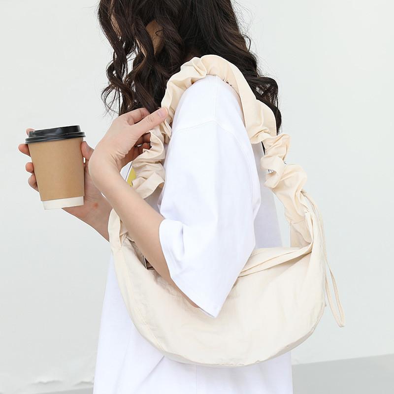 IELGY Korean Version of Casual Literary Shoulder Women's Bag, Pleated Nylon Dumpling Bag, Fashionable Drawstring Canvas Messenger Bag