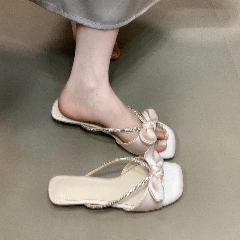 2025 Summer New Cool Slippers Women's Bow Rhinestone Belt Sweet and Gentle Square Head One-word Drag