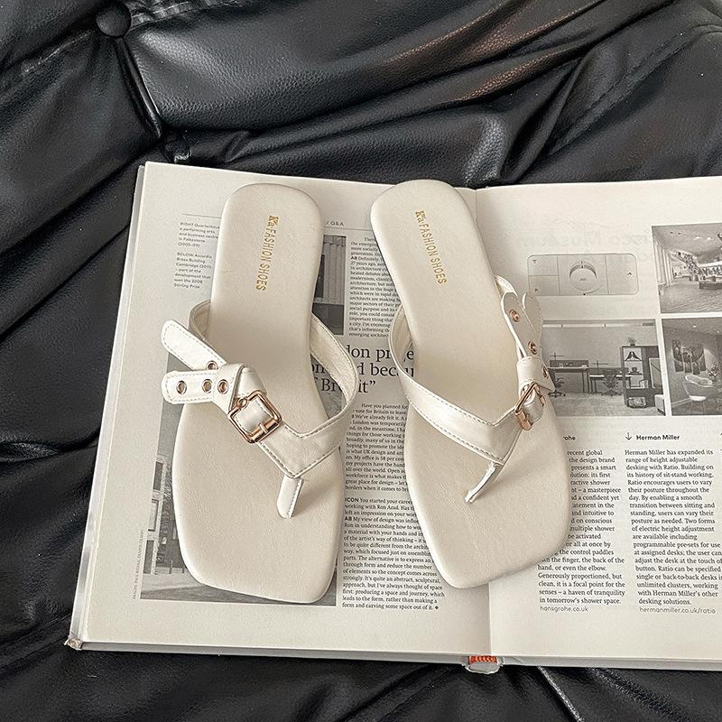 Casual Flat-bottomed Flip-flops Shoes for Women's Summer Wear 2025 New Beach Comfortable Niche Retro Cool Slippers