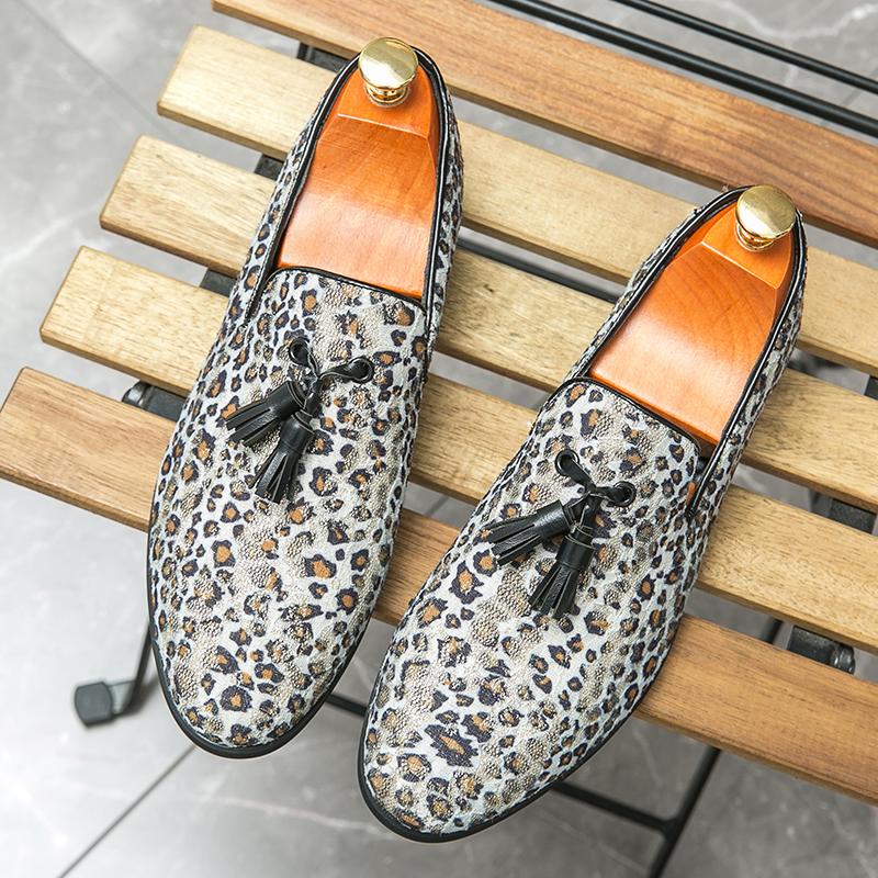 New Casual Leather Shoes Large Size Tassel Leopard Leather Shoes Men Loafers Flat Slip On Shoes Men Fashion British Style Loafers