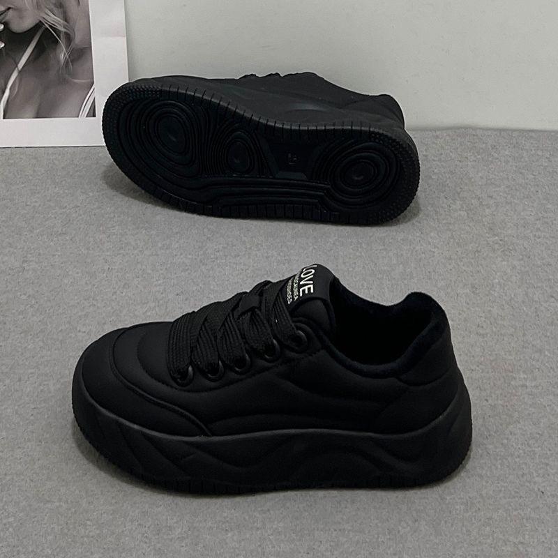 2025 Spring and Autumn New Muffin Sole Women's Versatile Height Increase Sports and Leisure Bread Shoes Platform Trend Fashion Board Shoes