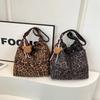 Large Capacity Leopard Print Women's Bag New Versatile Retro Messenger Bag of High Value Elegant Shoulder Bag