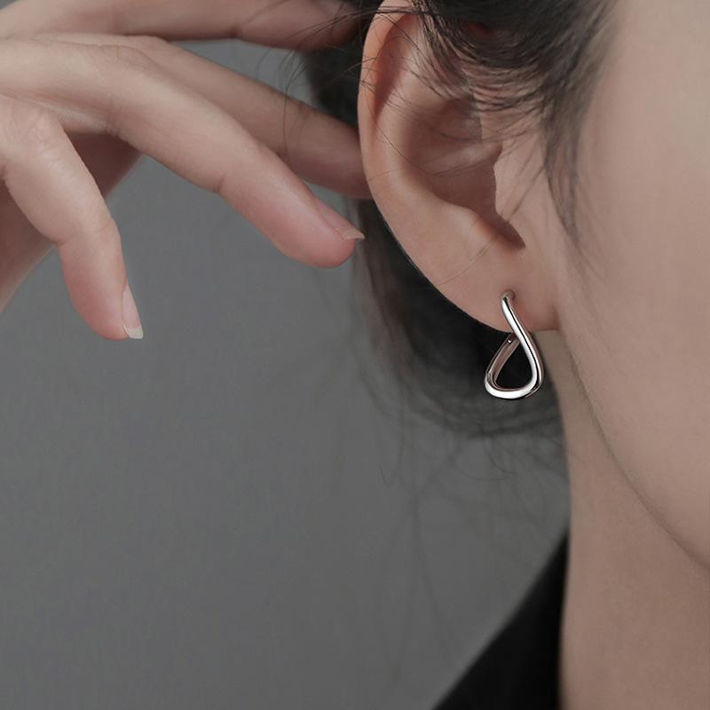2025 New Korean Copper Color Hoop Earrings for Women Trend Vintage Geometric Irregular Dislocation Ear Studs Earring Zircon