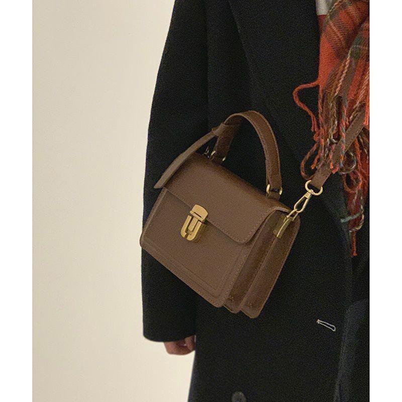 Spot Versatile Ins Messenger Bag Women's 2025 New Trendy Retro Portable Small Square Bag Niche Texture Shoulder Bag