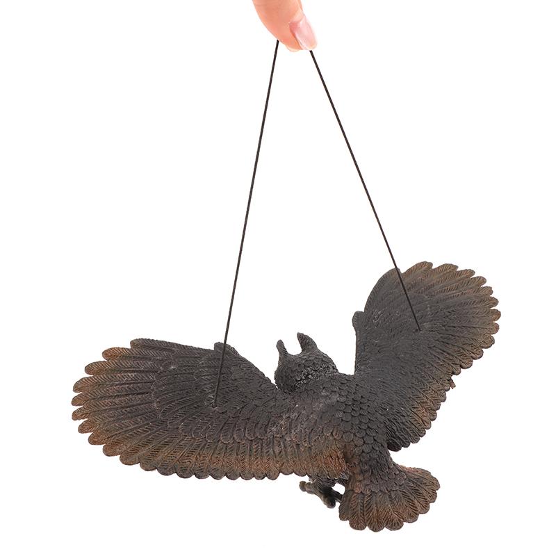 1 Piece Outdoor Eagle Figurine Hanging Bird Deterrent Plastic Eagle Ornament Vivid Flying Bird Hawk Decoy Garden Scarecrow