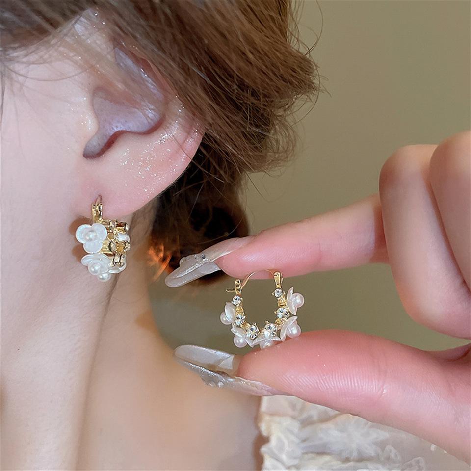 Korean Style Elegant Pearl Flower Earrings - Exquisite, Versatile, Retro Fashion for Women