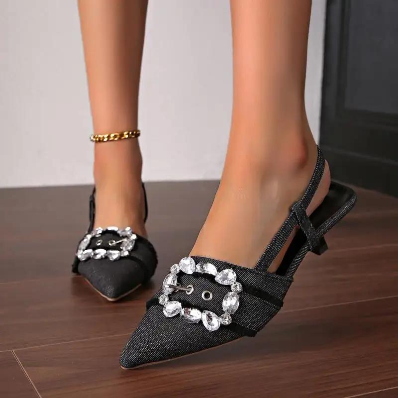 Мода Мода Джинсовые Туфли-Слингбэки Женские Сексуальные С Острым Носком Сандалии на Среднем Каблуке Роскошное Украшение Блестящей Пряжкой Вечерние Сандалии для Платья