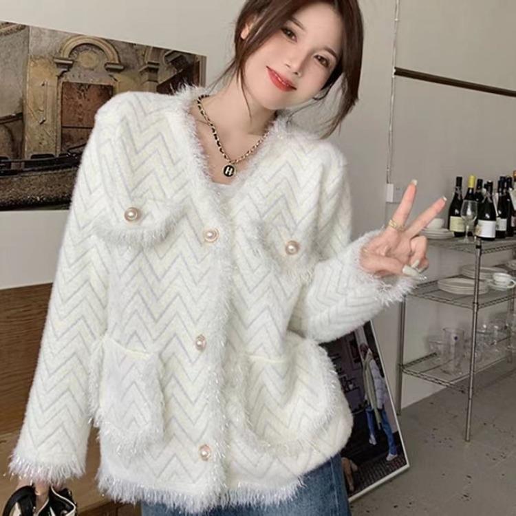 Women's Thickened Knitted Cardigan Coat Unique Design for Autumn