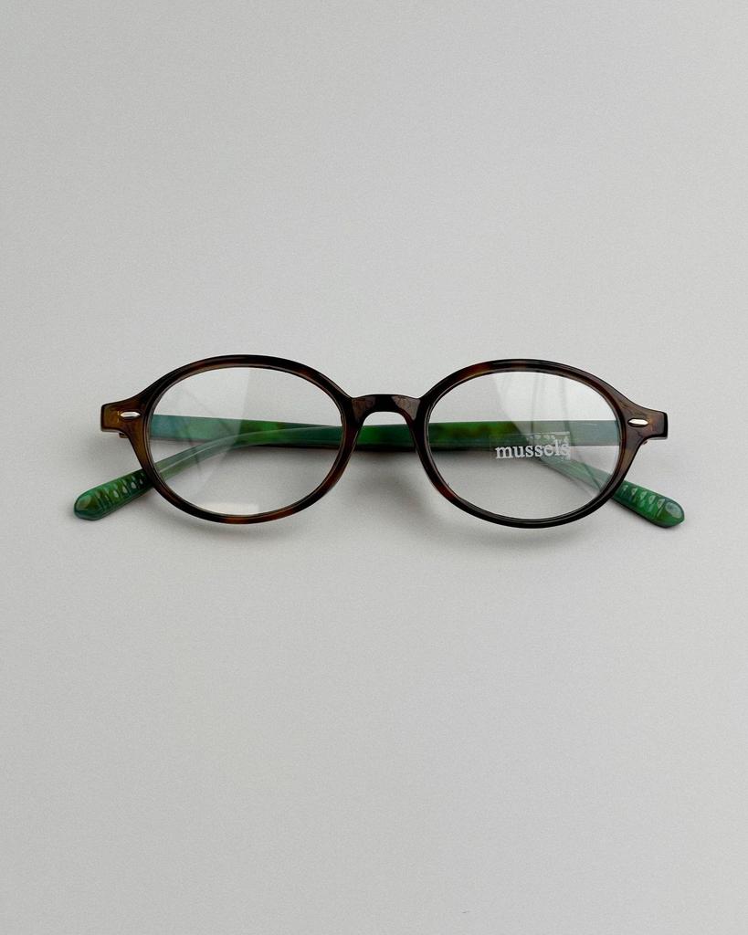 2023 Winter Ultra-Light Retro Round Leopard Print Anti-Blue Myopia Glasses