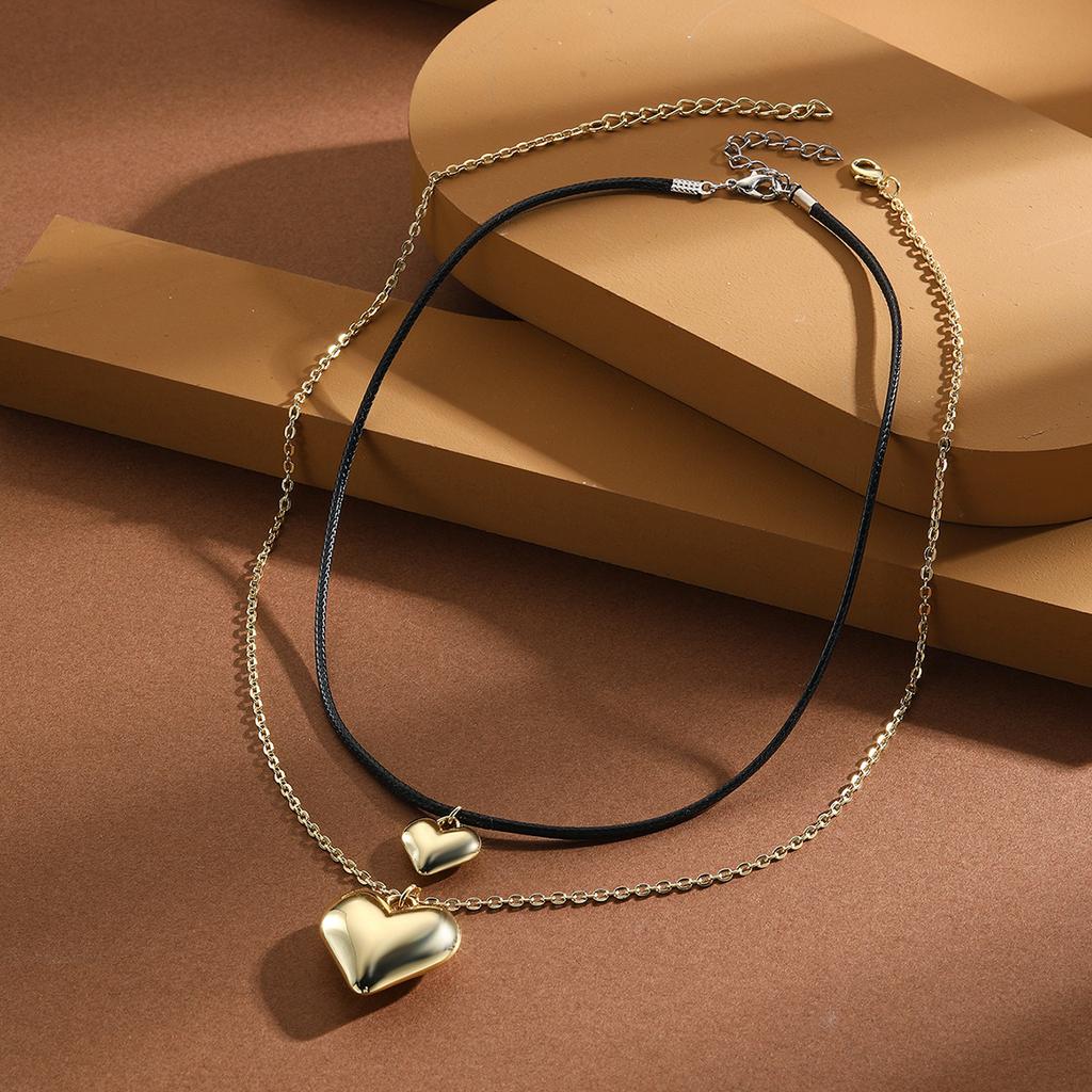 Necklace for Women Ins Style Modern Red Peach Heart Necklace Light Luxury Retro Heart Necklace Female Hundred with High Class Sense Elegant Necklace