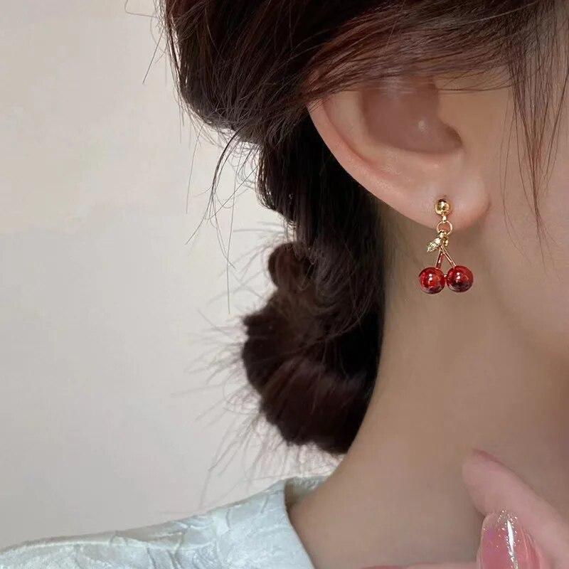 New Vintage Red Love Heart Earrings For Women Trendy Charm Dangle Drop Earrings Female Exquisite Fashion Jewelry Christmas Gifts