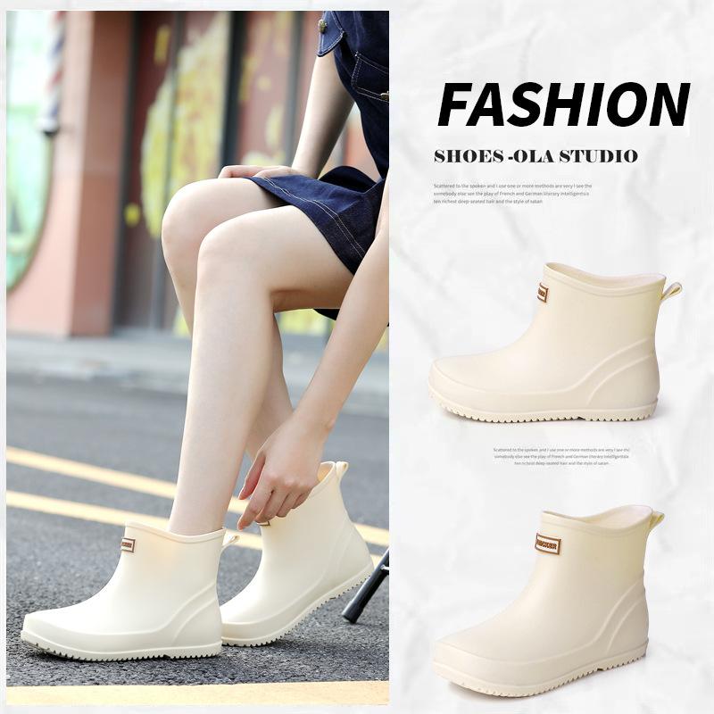 Women's Short Rain Shoes Simple Black Fashion Rain Boots Women's Wading Shoes Non-slip Versatile Rubber Shoes Warm Short Boots