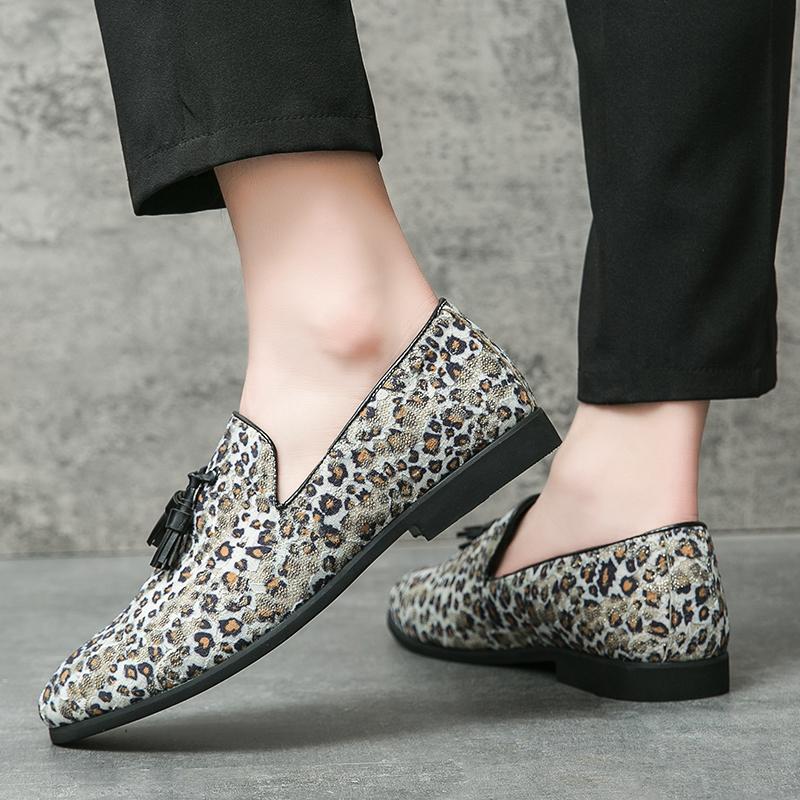 New Casual Leather Shoes Large Size Tassel Leopard Leather Shoes Men Loafers Flat Slip On Shoes Men Fashion British Style Loafers