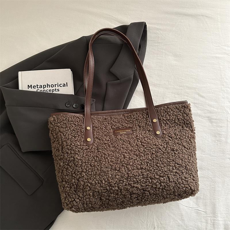 Plush Bag Women's 2025 Autumn and Winter New Trendy Fluffy Shoulder Underarm Bag Large Capacity Soft Surface Commuter Tote Bag