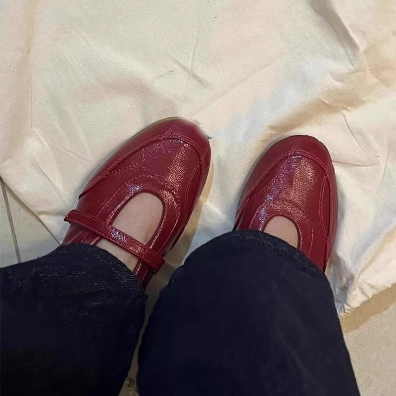 Women Flats Sports Shoes Summer New Sandals Trend Leather 2025 Casual Walking Shoes Breathable Running Woman Shallow Sneakers