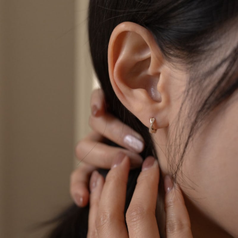 Youngglow 14k Cubic X One Touch Earring