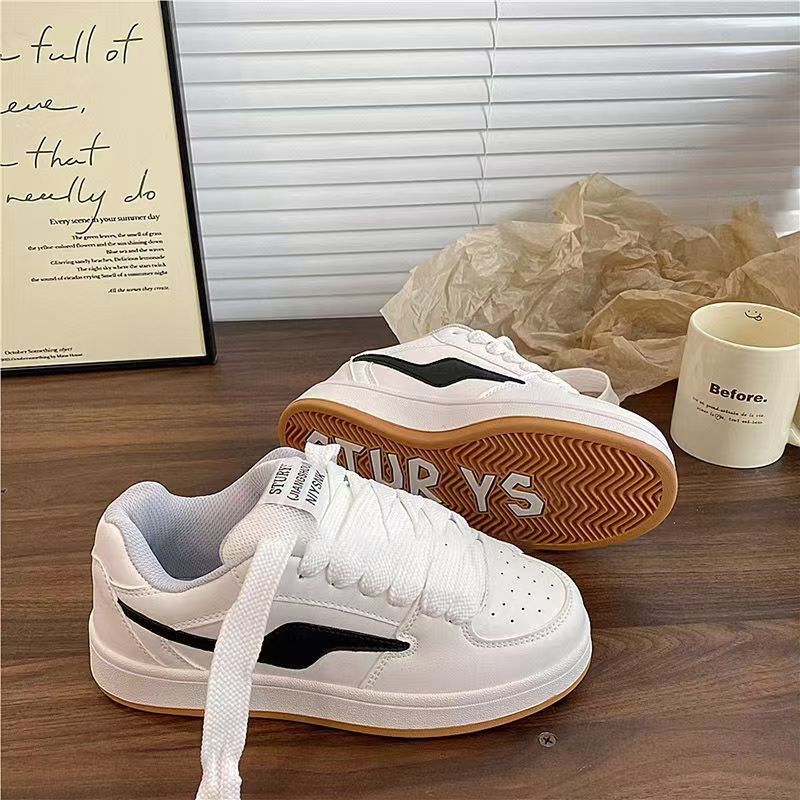 2024 Autumn New Retro Platform Bread Shoes Casual Board Shoes Korean Version Women's Fashion College Style Versatile White Shoes