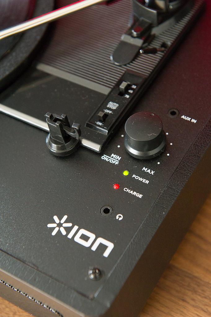 ION Audio Portable Record Suitcase USB Record the Sound of Records To Your PC Via USB Mac PC Vinyl Motion Player, Type, Built-in Speaker, Terminal,