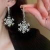 A Pair of Elegant Christmas and New Year Zircon Snowflake Imitation Earrings, Suitable for Women and Girls, Festive Celebration Party Banquet Jewelry