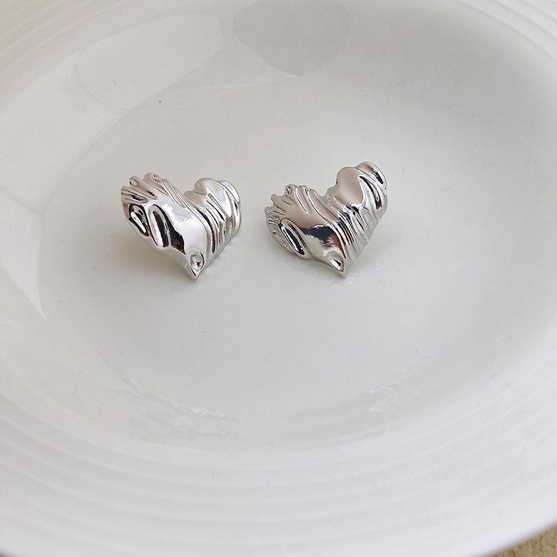 Exaggerated Heart Earrings: 925 Silver Needle, High-End Niche Design, Fashionable and Versatile.