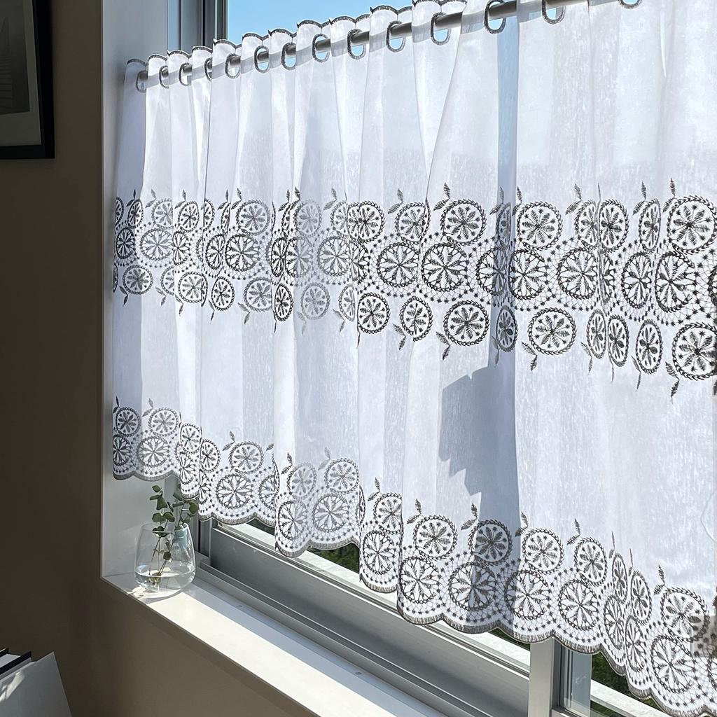 INTERIX Embroidered Lace Cafe Curtain for Small 100cm Wide X 90cm Daisy Made In Japan Windows, Long, Design, Silver, CF6-100-90,
