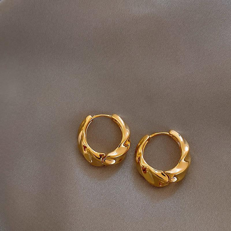 Oval Round Twisted Ear Buckle Niche Design Sense Simple Earrings Fashion Temperament Versatile Earrings High Sense