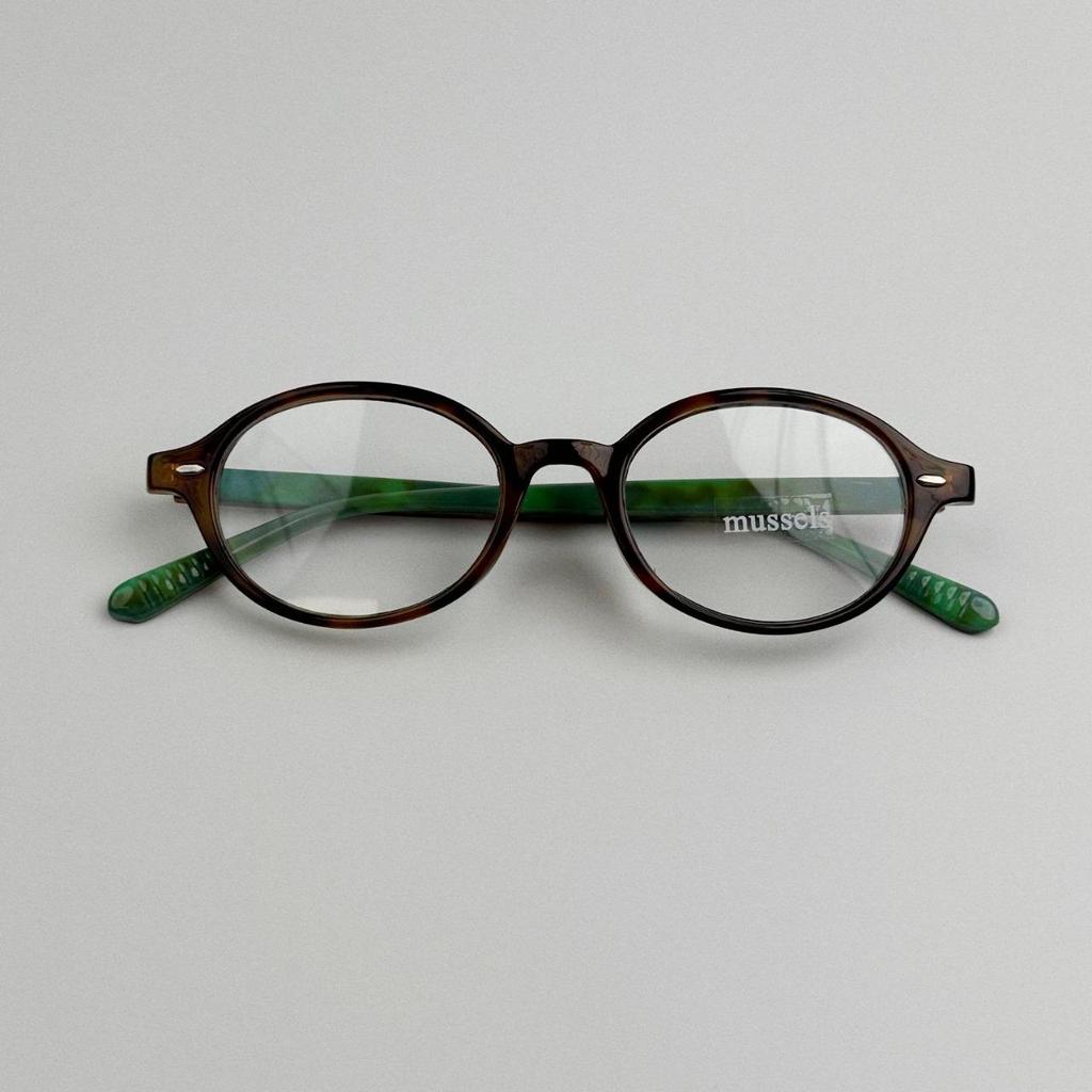 2023 Winter Ultra-Light Retro Round Leopard Print Anti-Blue Myopia Glasses