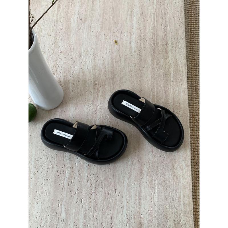 Set of Toe Design Thick-bottomed Cool Slippers for Women To Wear Summer New Silver Fashion Word with Beach Slippers