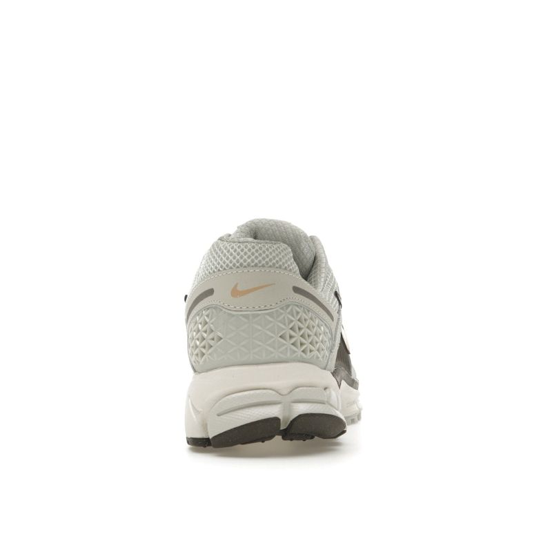 Nike Zoom Vomero 5 Light Bone Sesame Women Sneakers Cream Ironstone Phantom HM9657-001