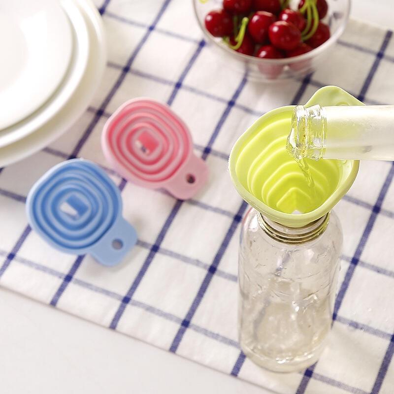 Kitchen Supplies Mini Foldable Silicone Funnel Filling Empty Bottle Portable Folding Funnels for Oil Sauce Kitchen Accessories