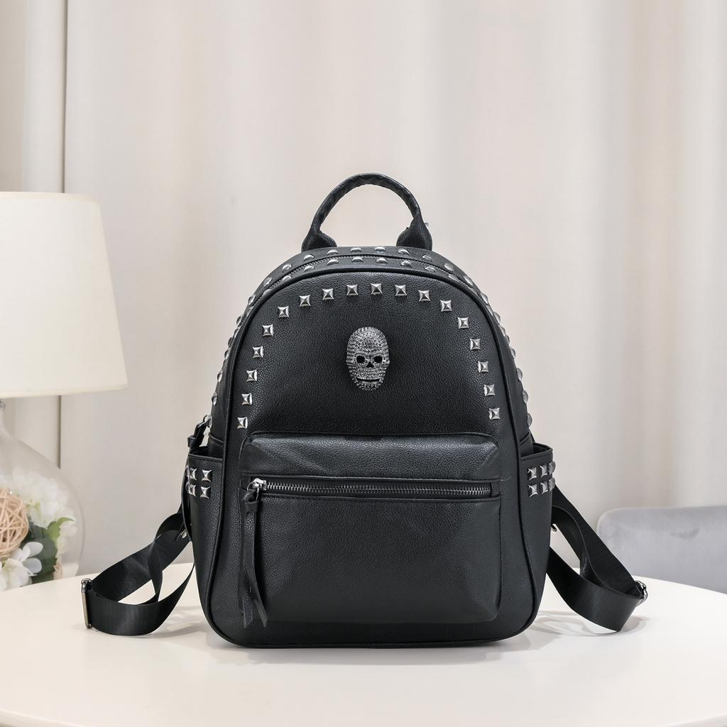 Large Capacity Men's and Women's Bags Trendy Rivet Backpacks Soft Leather Casual Skull Head Commuting Backpacks