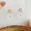 Translucent Elegant White Flower Hanging Earrings for Women Rhinestone Ball Middle Petals Sweet Korean New Beach Vacation Ear Decoration