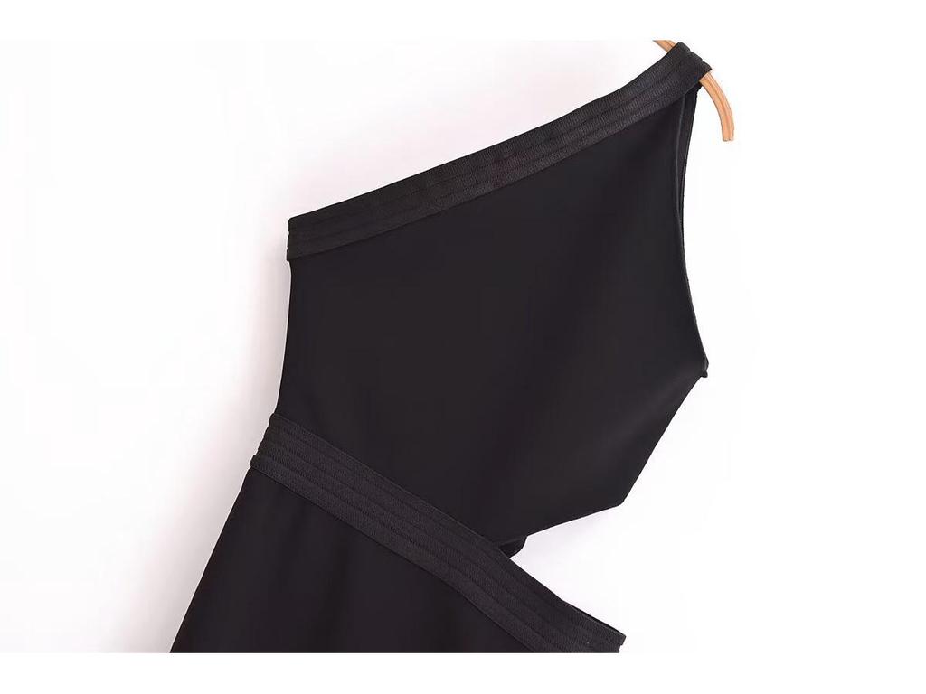 2025 Spring Women's Asymmetrical Off-Shoulder Dress In European and American Style