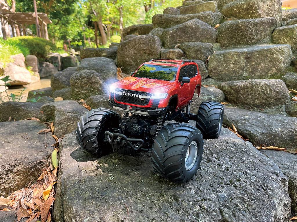 Happinet Giga Splash Toyota Land Cruiser GR SPORT 1/16 R/C (Ages 6+)