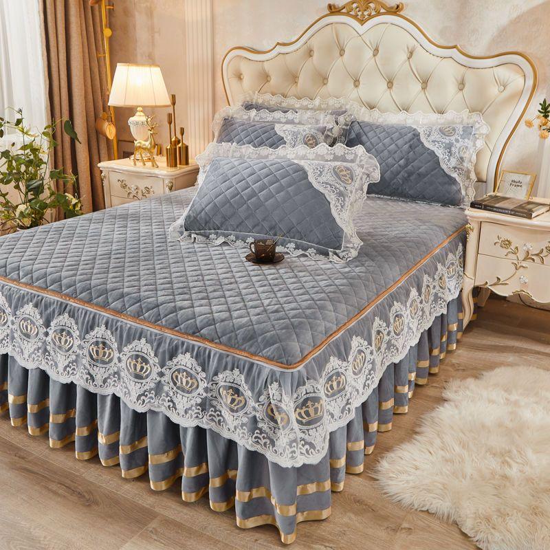 3pcs of Thickened Autumn and Winter Lace Bed Skirt, Crystal Velvet Bed Skirt Lace Bed Cover, Soft and Comfortable, Bedroom and Guest Room Bedding
