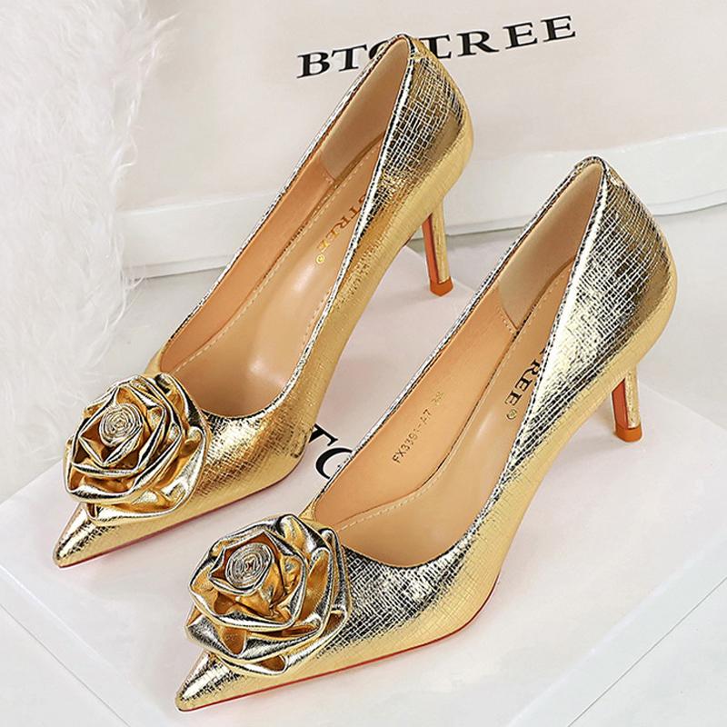 Fashion Women's 7 Cm 10 Cm Patent Leather Flowers Women Pumps Sexy Pointed Toe Thin Low Heels Wedding Elegant Party Shoes Zapatos Mujer