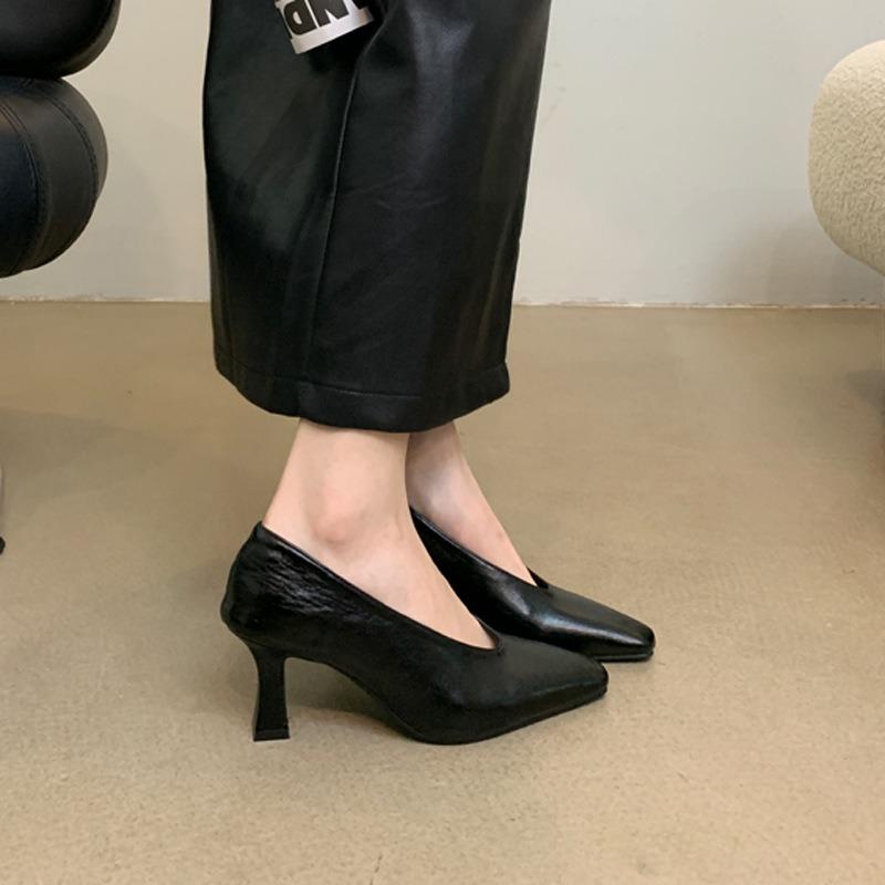 Witch Shoes New Black Small Square Head Light Mouth Thick Heel Single Shoes Suitable for Commuting Temperament Women's High Heels
