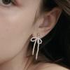 SOSOO 2mm Pearl Ribbon Earrings