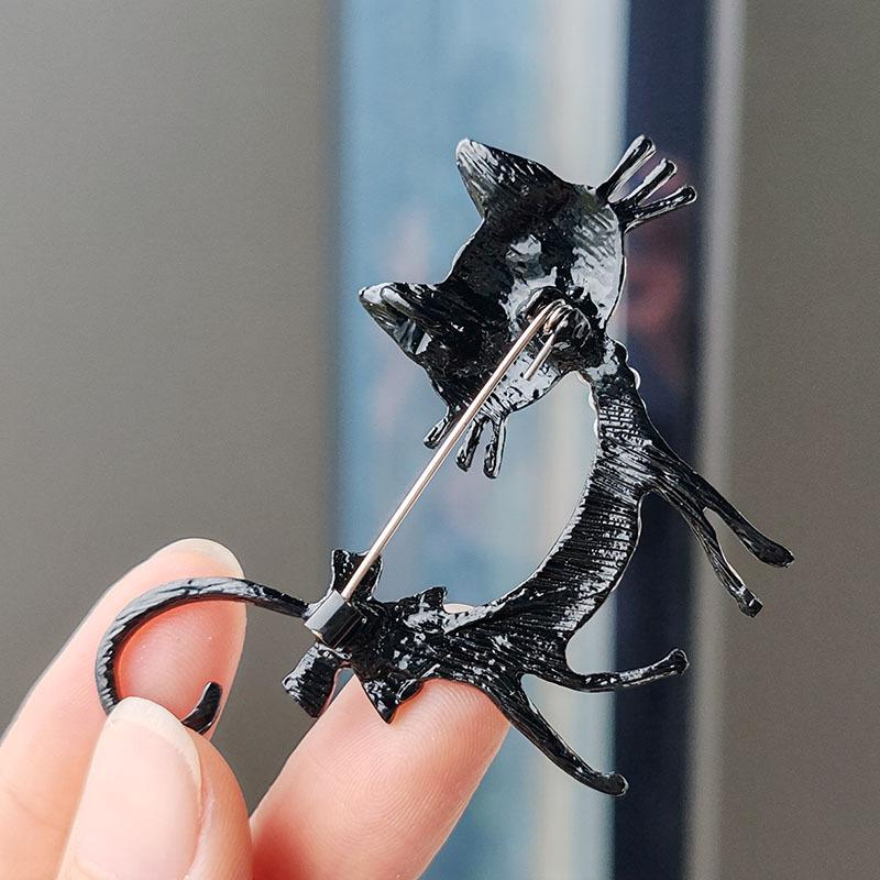 Lovely Cat Brooches 2-color Enamel Pet Animal Party Casual Brooch Pins For Women Men Gifts