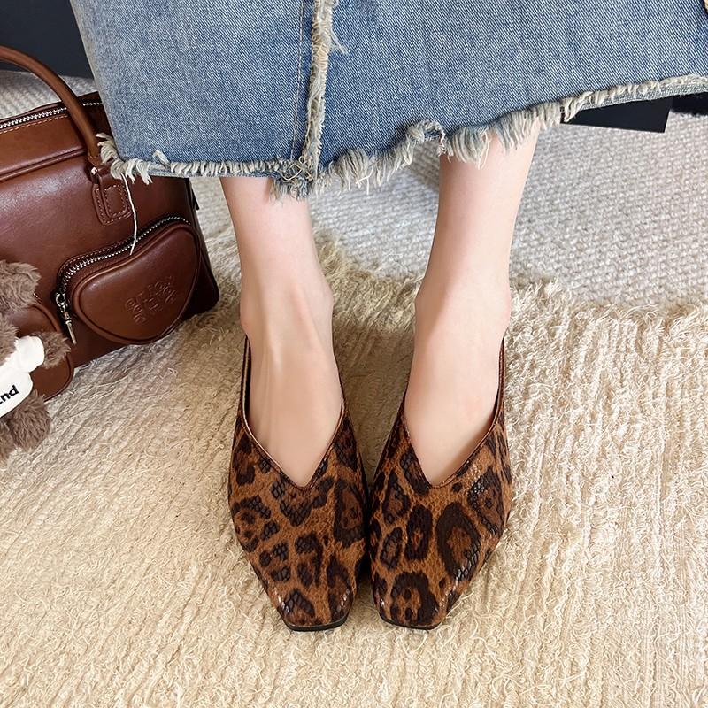 Fashion Leopard Women Flats Loafers Shoes Casual Shallow Women's Sandals Summer 2025 Fashion Sneakers Comfort New Walking Woman Shoes