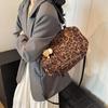 Fashion and Popular Leopard Print Large-capacity Bag Women's 2025 New Autumn Versatile Messenger Bag Commuter Shoulder Handbag