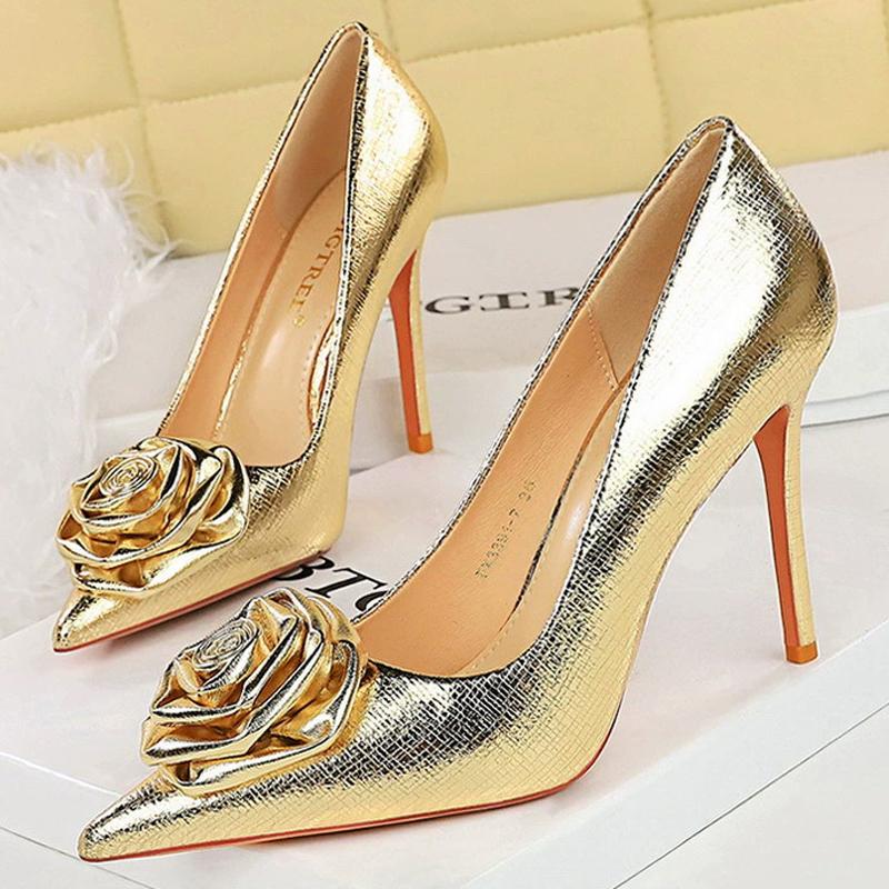 Fashion Women's 7 Cm 10 Cm Patent Leather Flowers Women Pumps Sexy Pointed Toe Thin Low Heels Wedding Elegant Party Shoes Zapatos Mujer