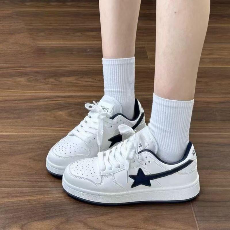 Original Couple Platform Bread Shoes Women's Ins Niche High-end Versatile Casual Board Shoes 2025 New Little White Shoes