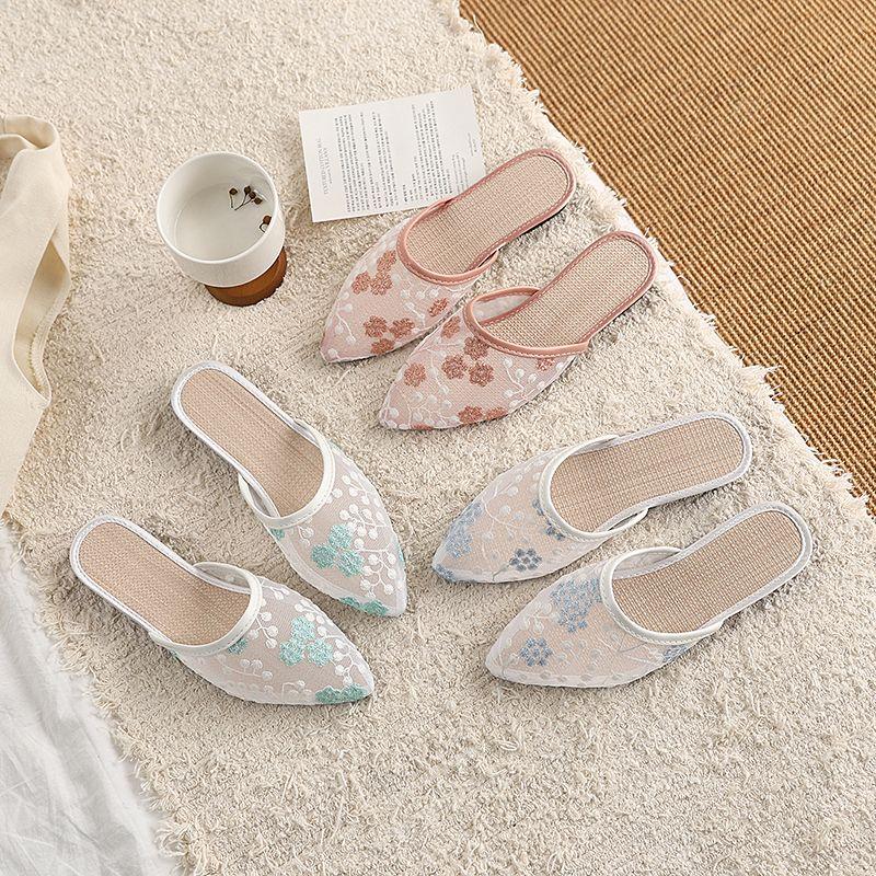 Embroidered New Retro Style Versatile Pointed Half Slippers