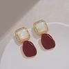 Retro French Hepburn-Style Wine Red Shell Earrings: Elegant Socialite Hong Kong Trend