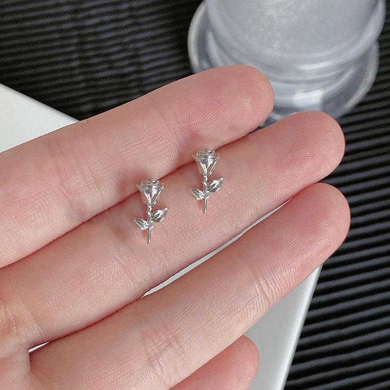 New Japanese and Korean Niche Temperament Rose Earrings, Versatile French Retro Earrings